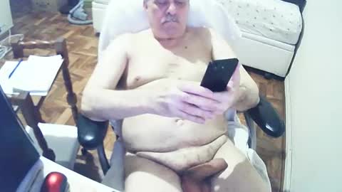 Snapshot of filhober chatting on February 10, 1:14 am filhober online show from February 10, 1:14 am