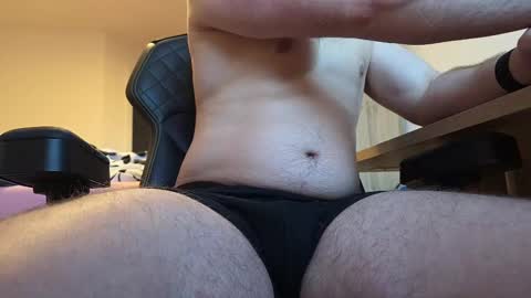 Snapshot of fitnessboy18 chatting on March 6, 7:03 am    online show from March 6, 7:03 am