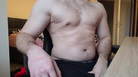 Snapshot of fitnessboy18 chatting on February 27, 7:23 am    online show from February 27, 7:23 am