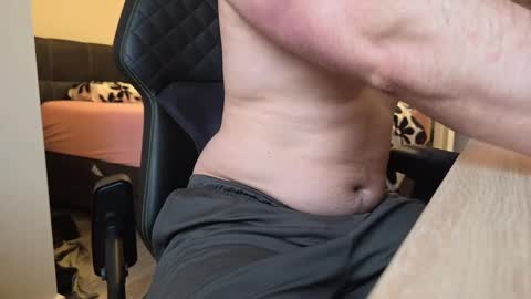 Snapshot of fitnessboy18 chatting on February 25, 3:27 pm    online show from February 25, 3:27 pm