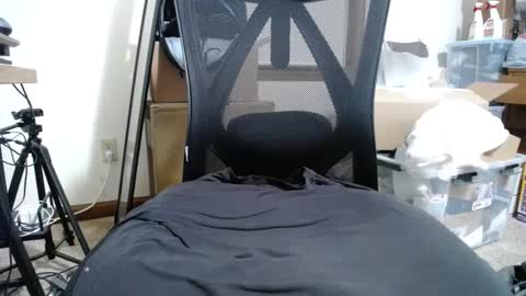 Snapshot of fitshow75 chatting on December 8, 11:46 am Links in Bio below online show from December 8, 11:46 am