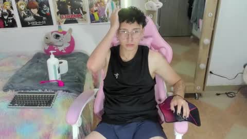 fli_uwu24 online show from January 13, 6:06 am