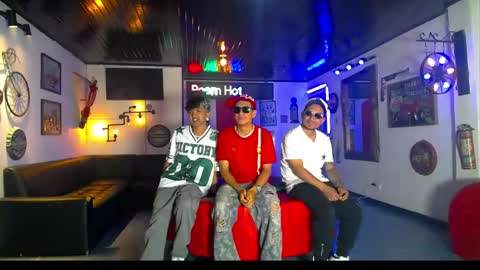 flyckers online show from April 15, 9:04 pm