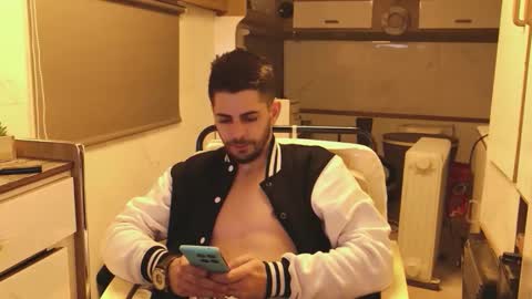 independent model online show from February 24, 8:42 pm