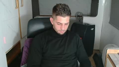 independent model online show from October 28, 6:43 pm