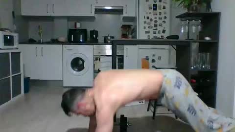 fonsi924 online show from March 1, 7:30 am