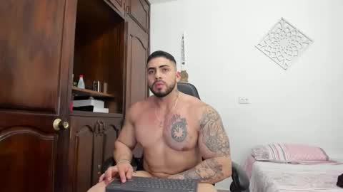 frank_foxx1 online show from June 2, 2:23 am