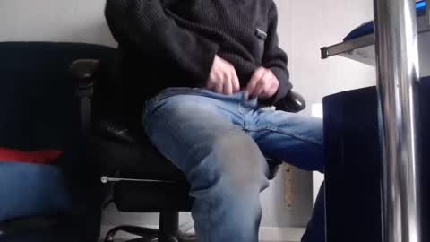 Snapshot of fred1051 chatting on February 4, 9:07 am yo online show from February 4, 9:07 am