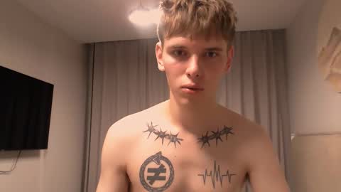 fredd_xanderrs online show from October 23, 8:12 pm