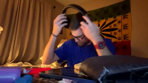 Snapshot of freezeskiii chatting on September 16, 3:40 am freezeskiii online show from September 16, 3:40 am