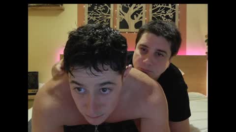 Snapshot of frenchhornybibs chatting on January 4, 8:37 pm French Horny Bibs online show from January 4, 8:37 pm