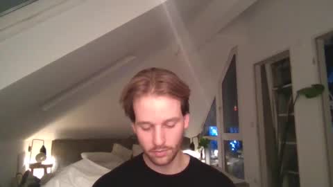 frozenyoga online show from December 3, 9:12 pm