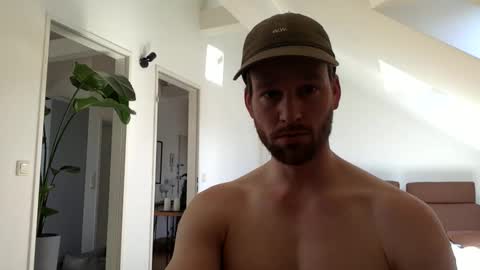 frozenyoga online show from April 26, 11:51 am