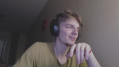 Snapshot of gasturfahe chatting on December 14, 12:11 am gasturfahe online show from December 14, 12:11 am