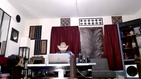Snapshot of gatewaylaptop2019 chatting on October 26, 4:20 pm gatewaylaptop2019 online show from October 26, 4:20 pm