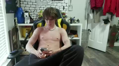 gavatr0n online show from June 22, 10:47 pm
