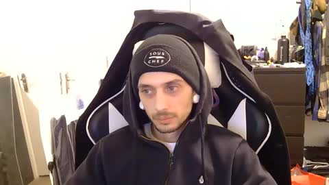 George2323 online show from December 17, 11:27 pm