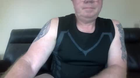 gimmmieoooo online show from April 6, 1:02 am