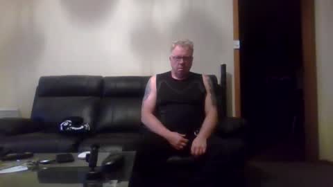 gimmmieoooo online show from April 19, 8:03 am