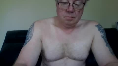 gimmmieoooo online show from April 12, 12:58 am