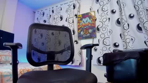 GIOMAR REYES online show from October 4, 1:10 am