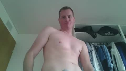 Snapshot of glen_1987 chatting on December 13, 12:39 pm Mike 1987 online show from December 13, 12:39 pm
