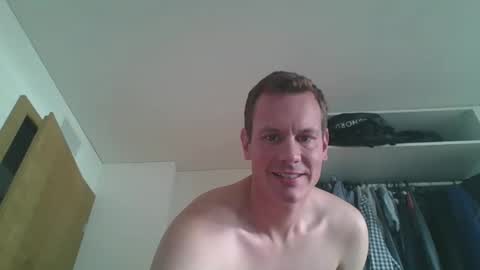 Snapshot of glen_1987 chatting on October 24, 8:49 am Mike 1987 online show from October 24, 8:49 am