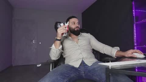 Matthew .. for short call me Matt online show from February 7, 2:51 am