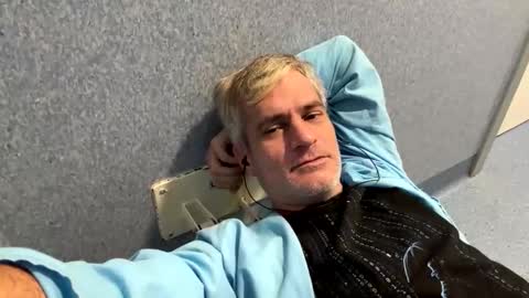 guardiannif_ online show from September 22, 1:43 pm