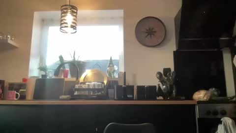 guil0 online show from October 1, 9:46 am