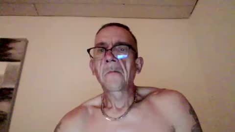gunik633925 online show from June 8, 3:18 am