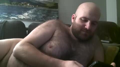 Snapshot of hairiestbear chatting on February 17, 4:31 am Hairiest Bear online show from February 17, 4:31 am