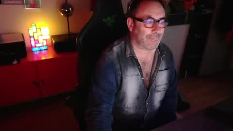 hairyfred73 online show from March 9, 7:01 am