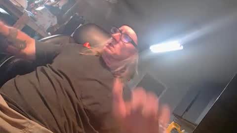 handystud33 online show from April 1, 10:39 am