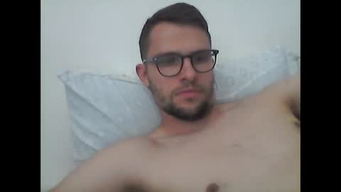 hardboylovemilfmoom online show from April 18, 12:39 pm