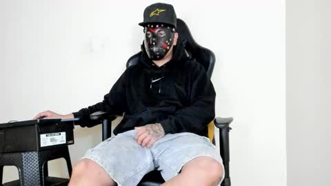 Snapshot of hellstar_team chatting on November 1, 5:33 am Andy online show from November 1, 5:33 am