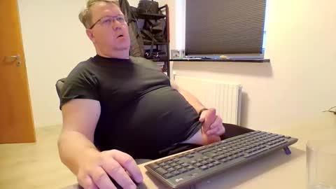 henrikrp1971 online show from February 1, 3:07 pm