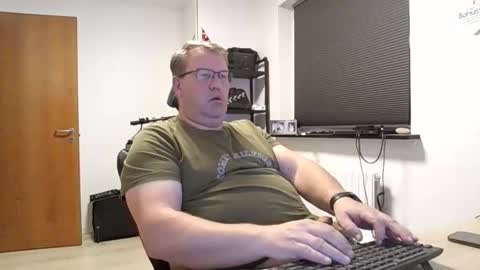 henrikrp1971 online show from October 17, 5:50 pm