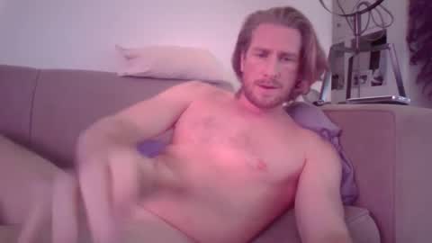 Snapshot of hereforit310 chatting on December 10, 9:43 pm hereforit310 online show from December 10, 9:43 pm