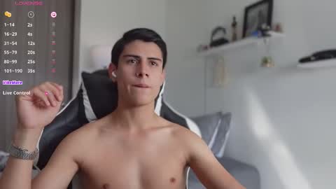 hey_cesard online show from December 13, 7:42 pm