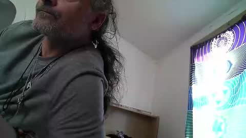 hippiedad333 online show from February 8, 9:30 pm