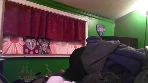 hippiedad333 online show from March 29, 7:30 am