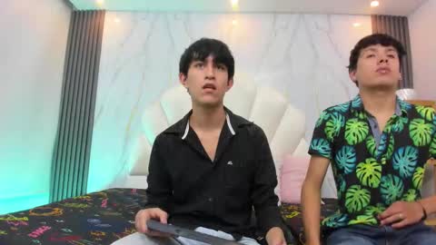 hoot_booys_ online show from December 4, 7:32 pm