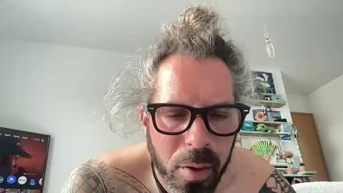 letmedoo2 online show from February 25, 9:20 am