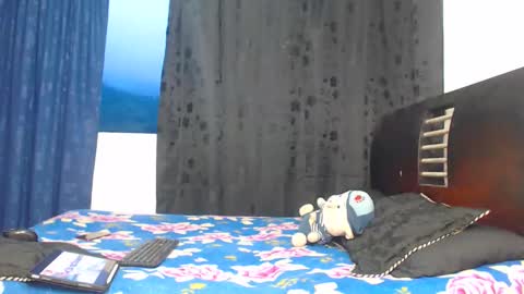 Hot Sharks   online show from November 14, 10:49 am