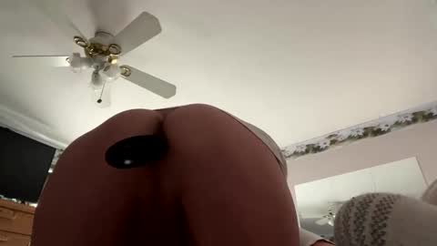 hotbuns69_ online show from February 14, 8:37 pm