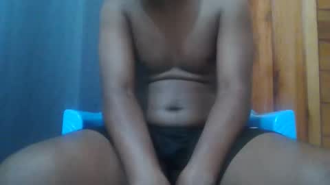 hotguyy001 online show from October 15, 7:27 am