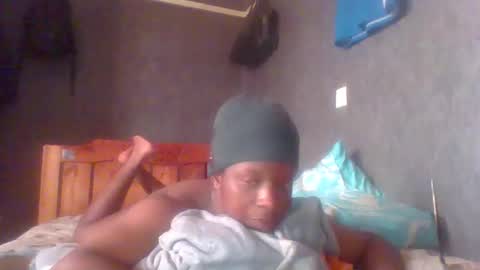 hotguyy001 online show from February 18, 1:55 pm