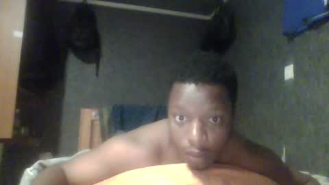 hotguyy001 online show from February 19, 2:33 am