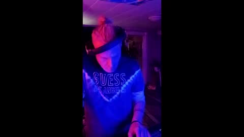 SeanPatrick online show from April 17, 3:42 am